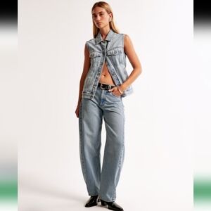 NEW Abercrombie & Fitch Classic Mid-rise Barrel Jean, Size 27 Short, Light Wash